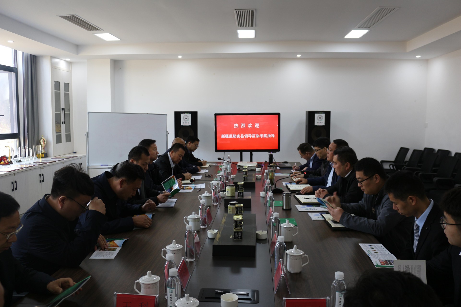 新疆尼勒克縣移三泰常委、常務副縣長等一行蒞臨我公司考察指導